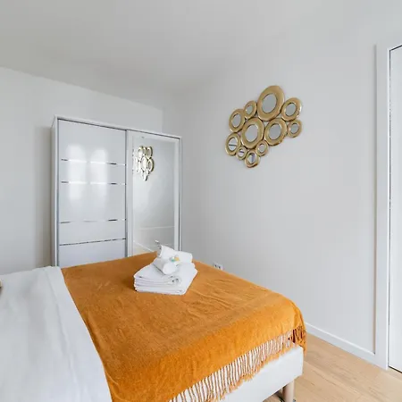 2 Pieces Renovee A Neuf 5 - 4p Apartment